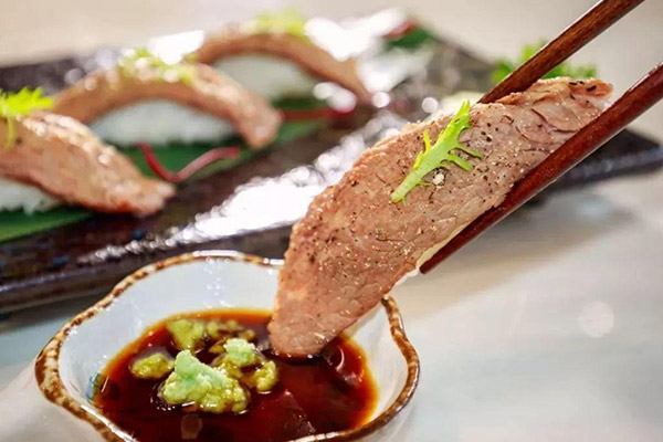 法國(guó)鵝肝與酒搭配更佳