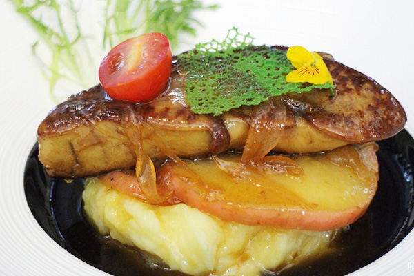 大家知道法國(guó)鵝肝的制作方法還能吃下去嗎？